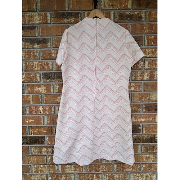 Vintage Lampl Pink Chevron Mod Shift Dress Short Sleeve Mock Neck 60s Retro - Picture 6 of 7